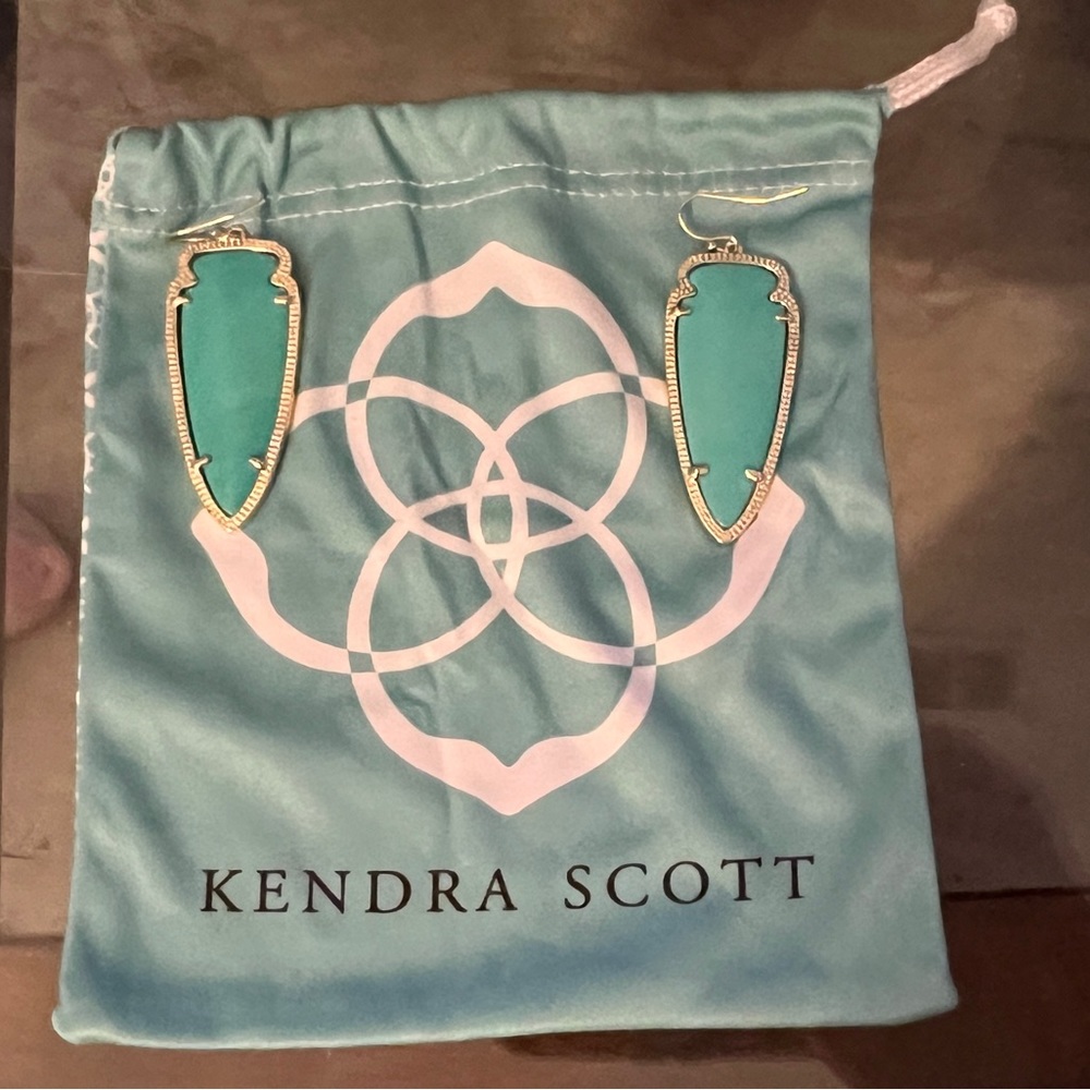 Kendra Scott turquoise earrings with gold tone with bag Excellent condition! 💚